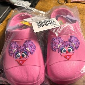 Kohl's Pink Cartoon Kids molded clogs Abby from Sesame Street size 8
